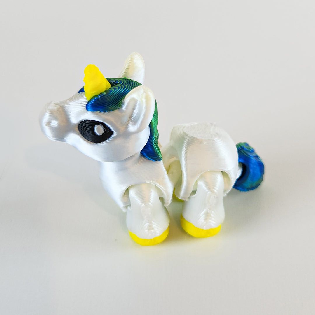 🐣 Unicorn Hatchling – Tiny Articulated Fiddle Companion