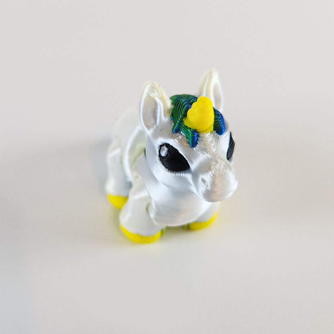 🐣 Unicorn Hatchling – Tiny Articulated Fiddle Companion